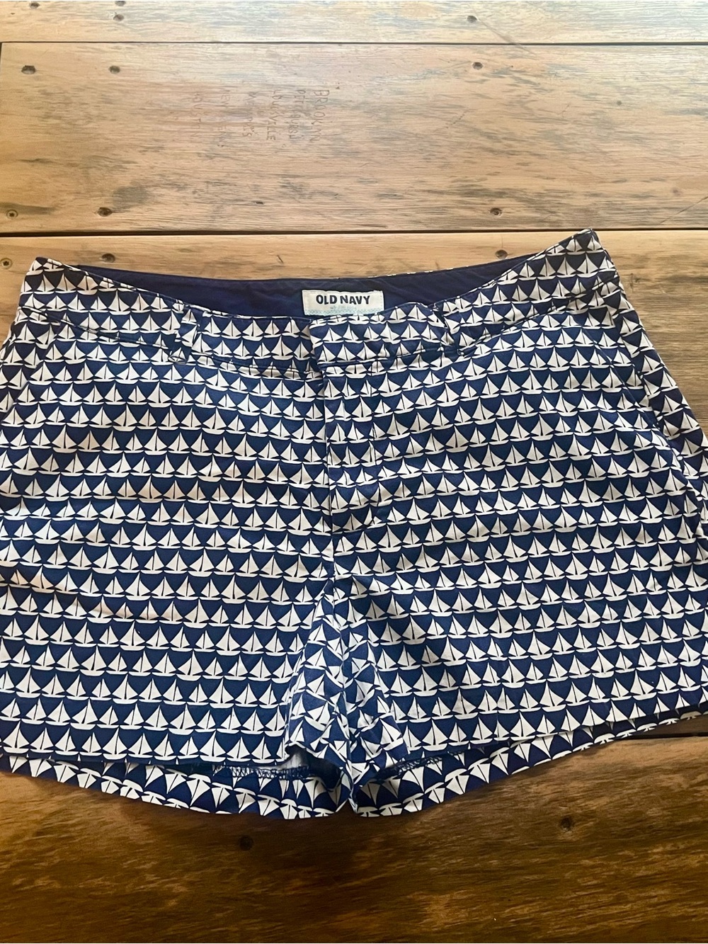 Old Navy Navy and White Sailboat Print Women's Shorts